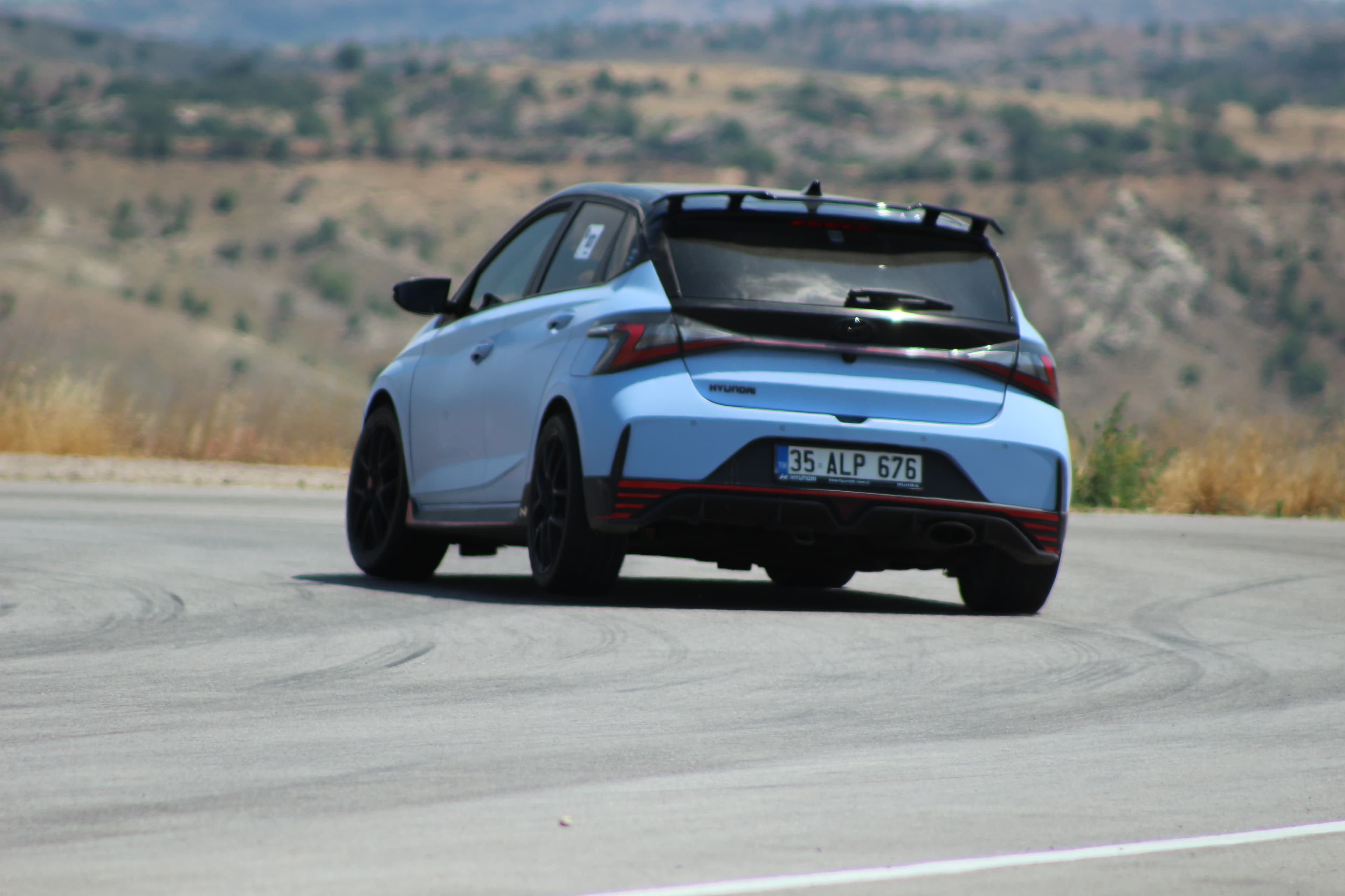 Hyundai i20 N arka açı pist fotoğrafı